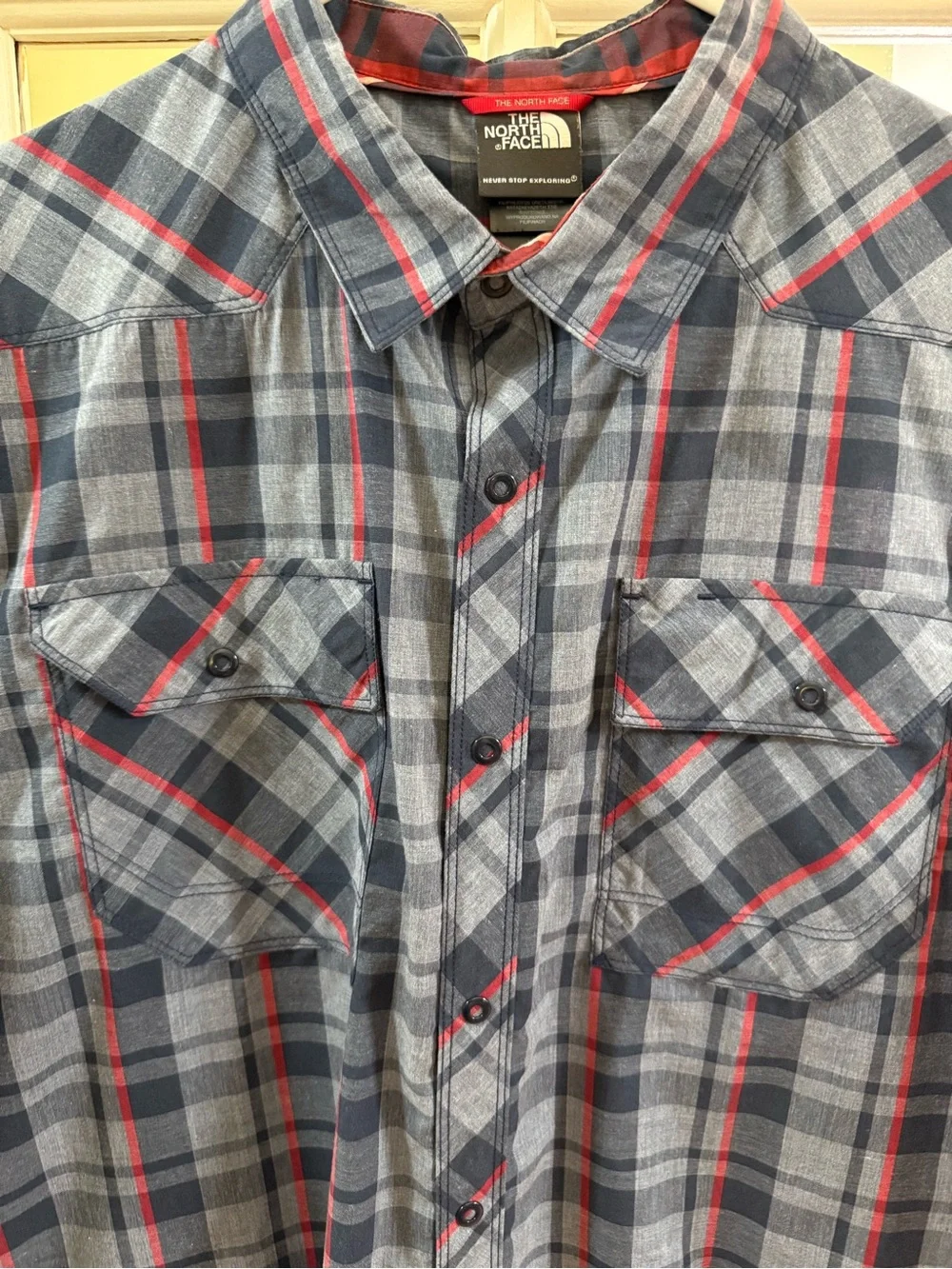 The North Face Short-Sleeve Snap button Shirt - Navy & Burgundy XL NWOT